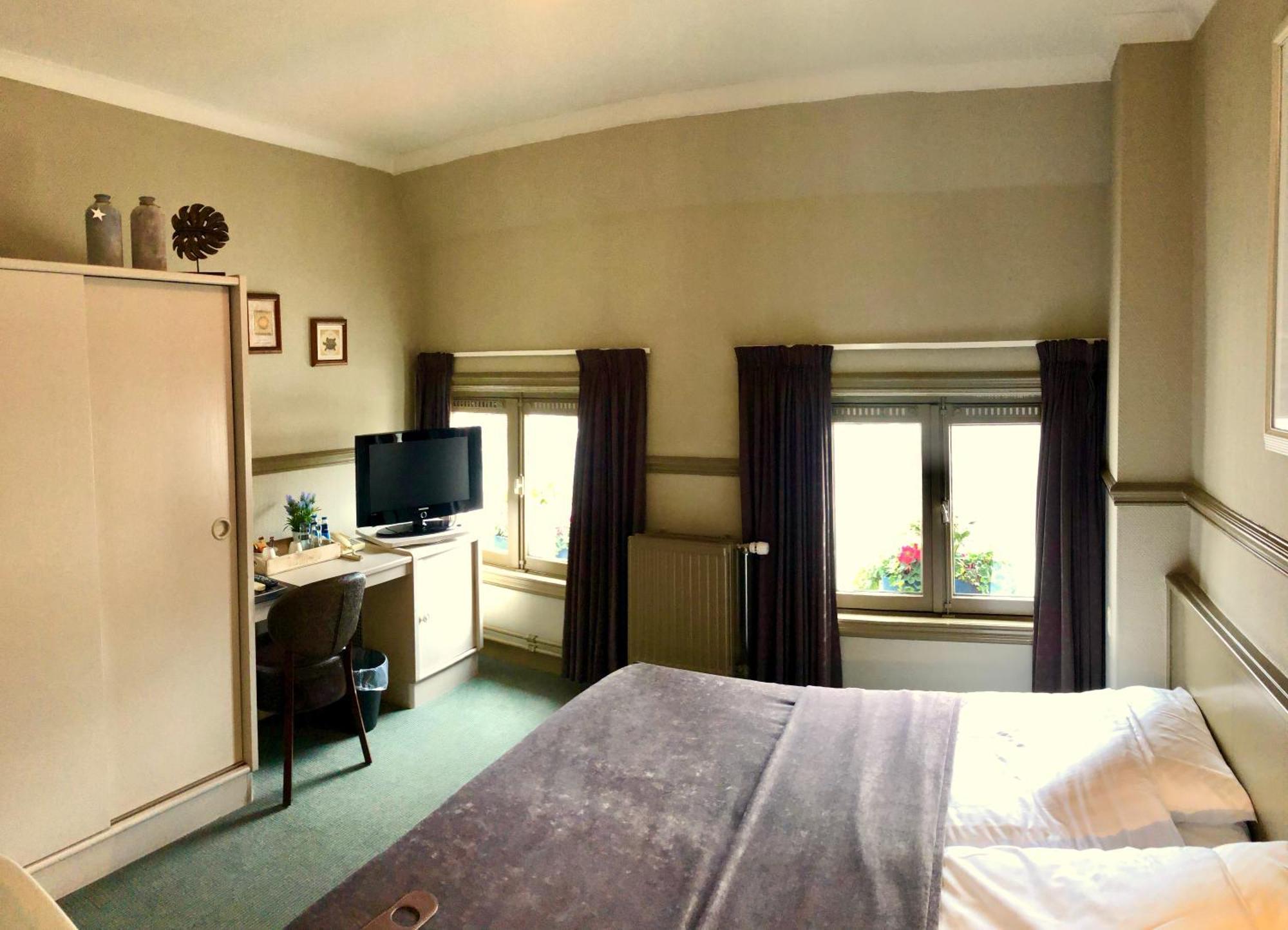 Grand Cafe Hotel De Bourgondier Bergen op Zoom Eksteriør billede