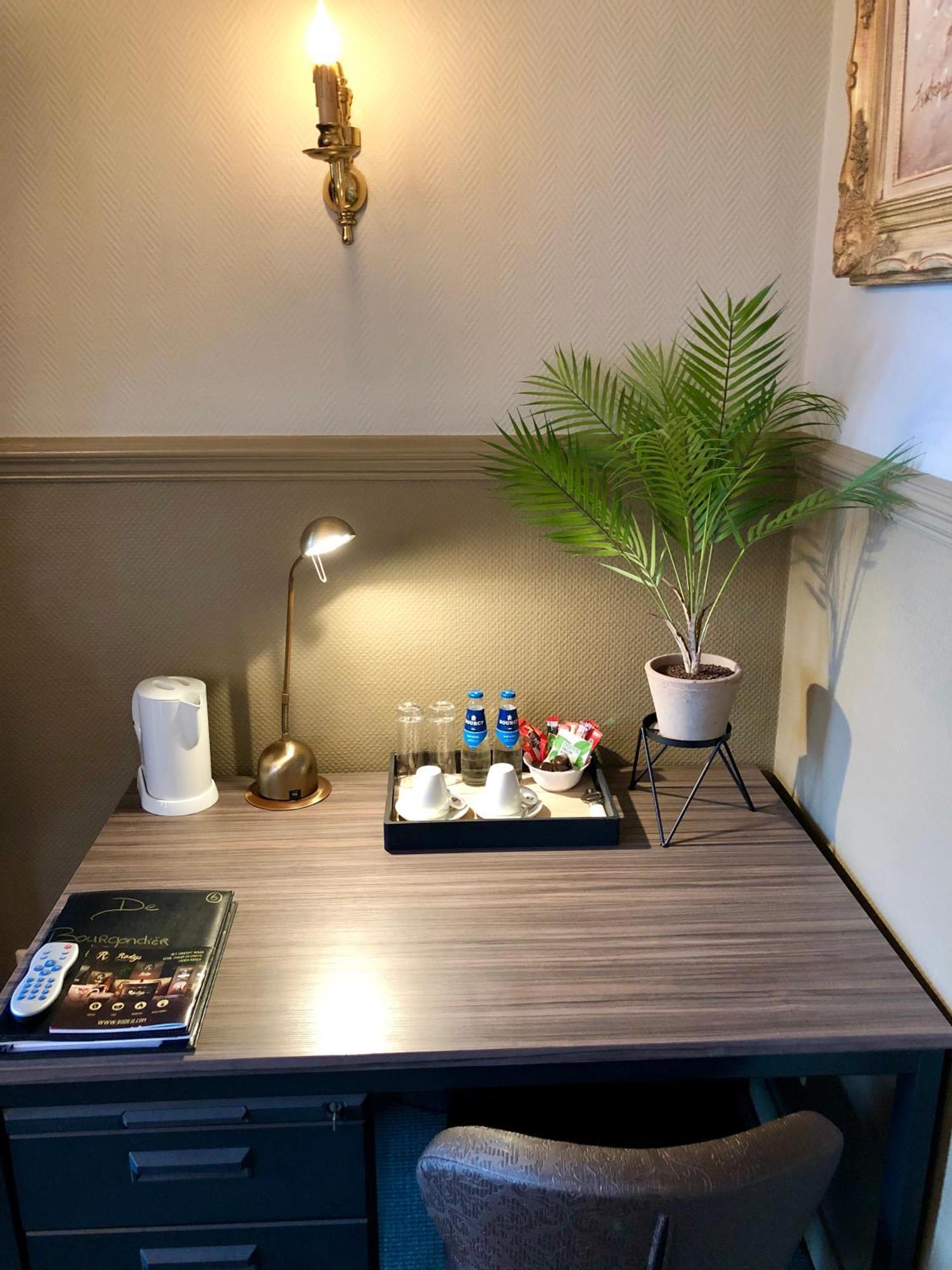 Grand Cafe Hotel De Bourgondier Bergen op Zoom Eksteriør billede