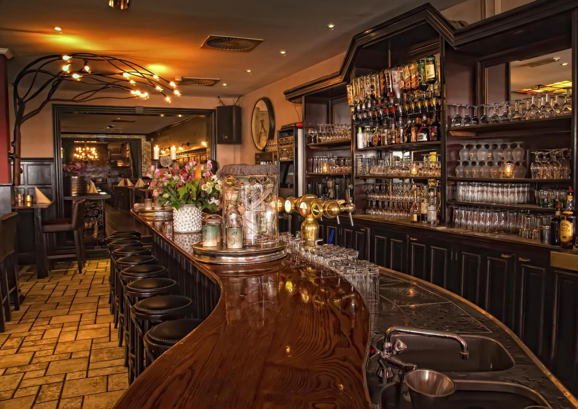 Grand Cafe Hotel De Bourgondier Bergen op Zoom Eksteriør billede
